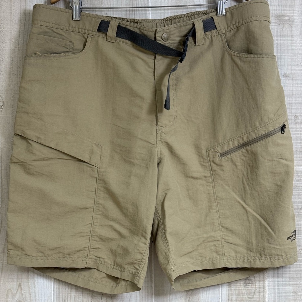 The North Face Shorts Mens XXL Olive Cargo Adjustable Belted Pockets Outdoor